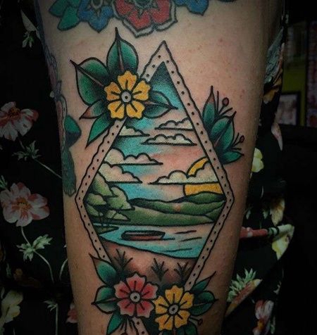 New School大臂湖纹身图案