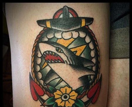 Old School大腿鲨鱼船锚纹身图案