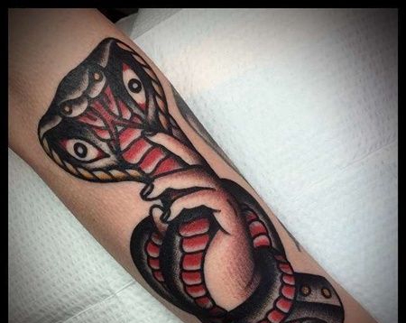 Old School小臂手蛇纹身图案