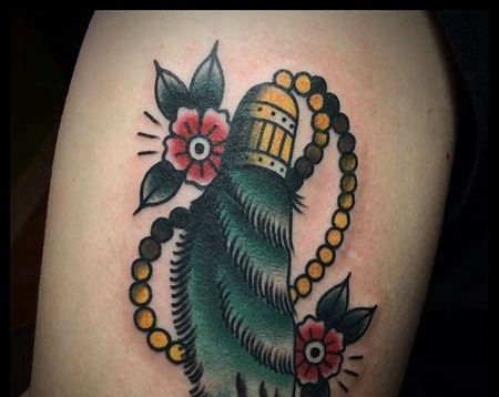 Old School大臂项链纹身图案