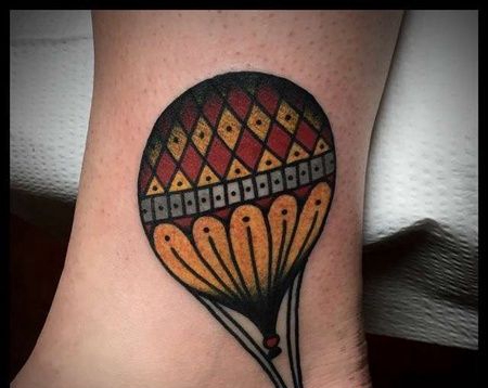 Old School脚踝热气球纹身图案