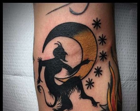 Old School小臂恶魔月亮纹身图案