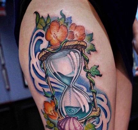 New School大腿沙漏纹身图案