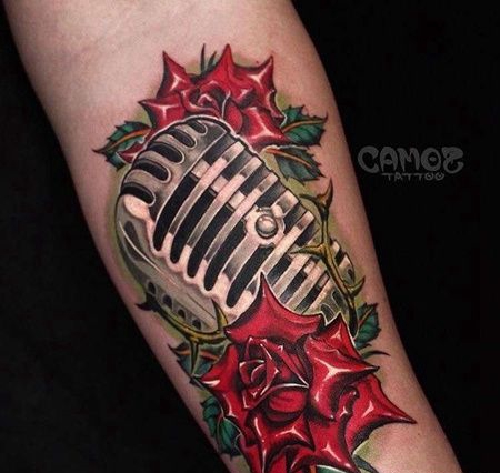 New School小臂麦克风玫瑰纹身图案