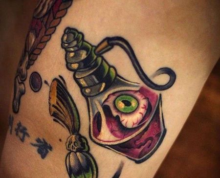 New School大腿香水瓶纹身图案