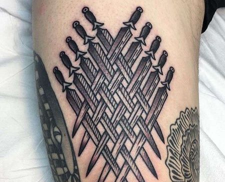 New School大腿剑纹身图案