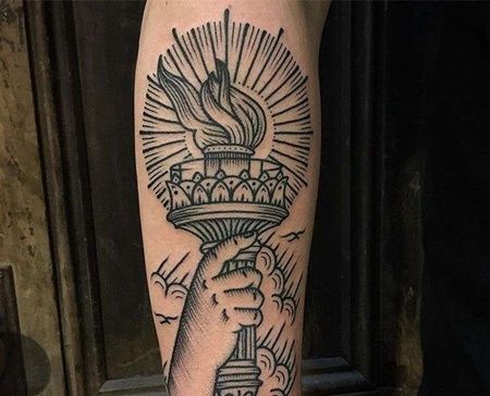 Old School小臂手火炬纹身图案