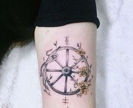 Old School大臂船舵纹身图案