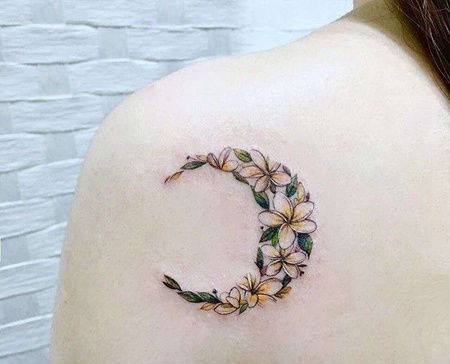 小清新后肩花卉纹身图案