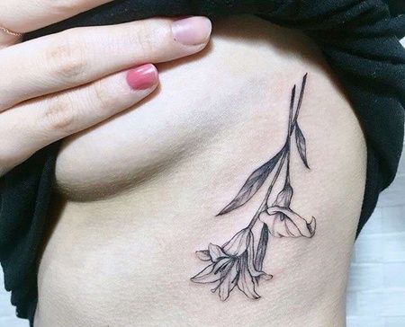 小清新侧腰百合纹身图案