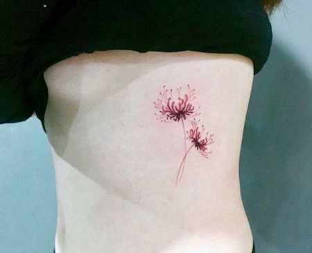 小清新侧腰彼岸花纹身图案