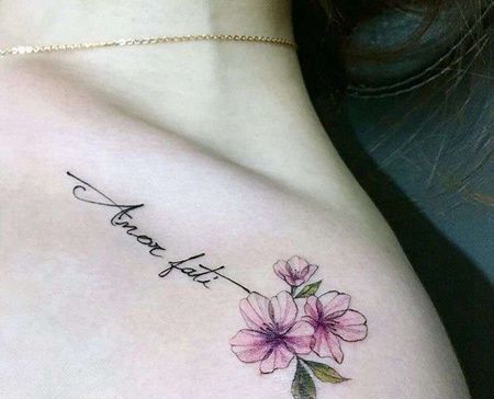 小清新锁骨花卉字母纹身图案