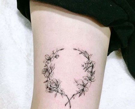 小清新大腿花环纹身图案