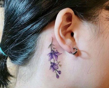 小清新耳后花卉纹身图案
