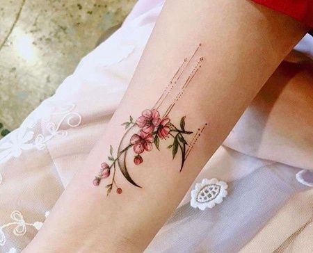小清新手腕月亮花卉纹身图案