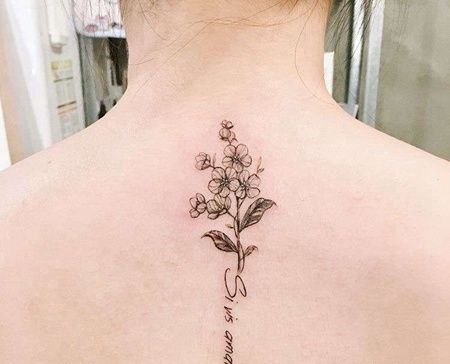 小清新后背花卉字母纹身图案