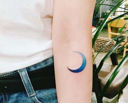 小清新小臂月亮纹身图案