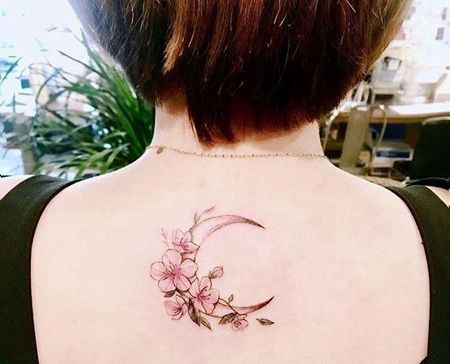 小清新后背花卉月亮纹身图案