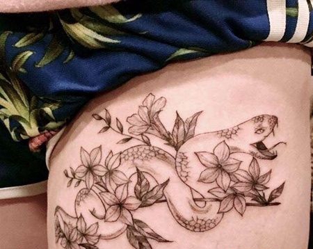 New School大腿蛇纹身图案