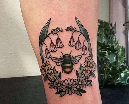 New School小腿花卉蜜蜂纹身图案