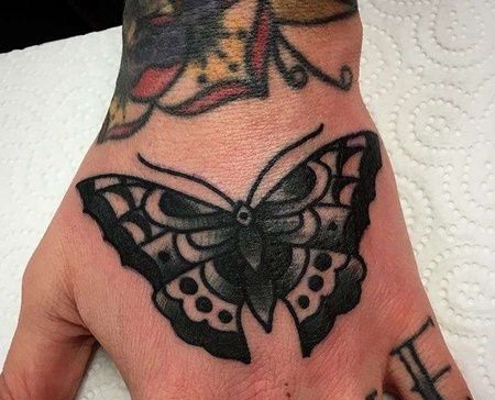 New School手背蝴蝶纹身图案