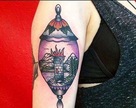 New School大臂灯塔纹身图案