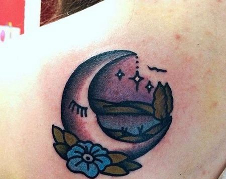 Old School后背月亮纹身图案