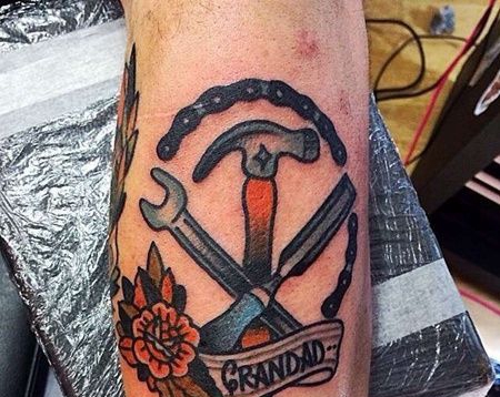 New School小腿扳手锤子纹身图案