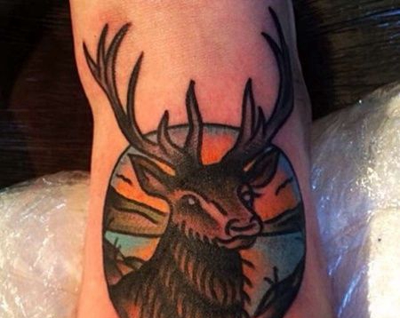 Old School脚背鹿纹身图案