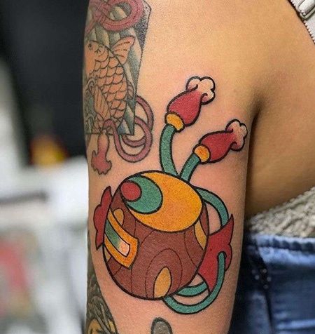 日式大臂拨浪鼓纹身图案