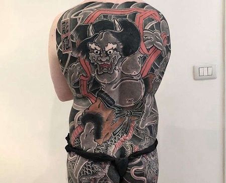 日式后背雷神龙纹身图案