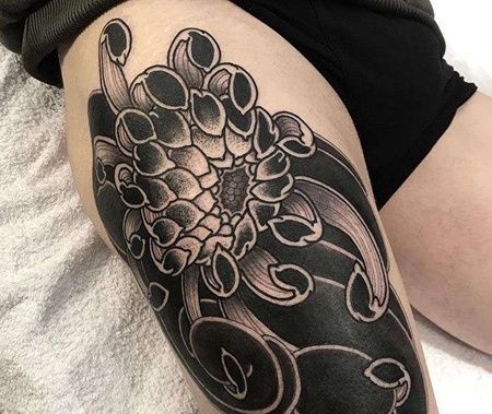 日式大腿菊花纹身图案
