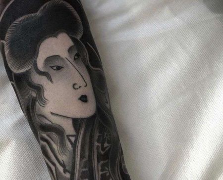 日式小臂艺伎纹身图案