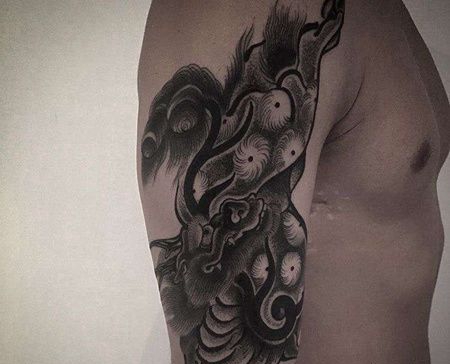 日式大臂麒麟纹身图案