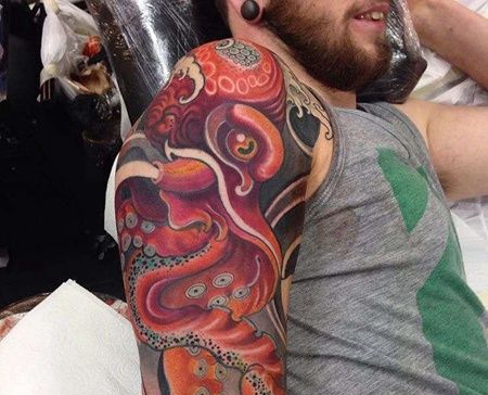 新传统大臂章鱼纹身图案