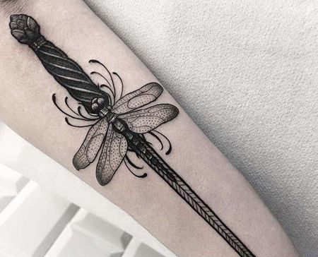 New School小臂宝剑蜻蜓纹身图案
