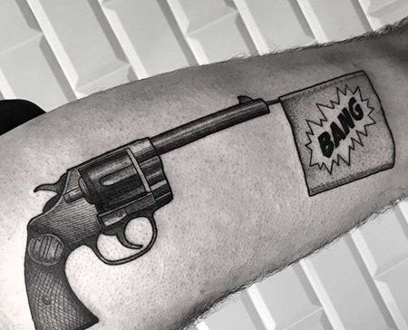 New School大腿左轮手枪纹身图案