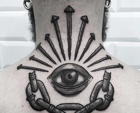 New School后颈钉子眼睛锁链纹身图案