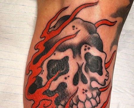 日式小腿骷髅火焰纹身图案