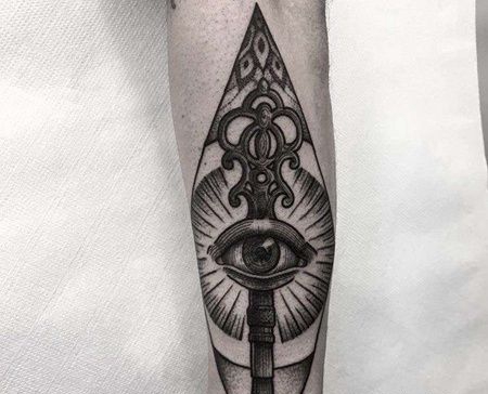 New School小臂眼睛钢笔纹身图案