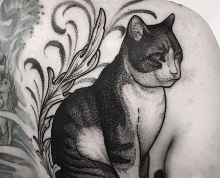 New School后肩猫纹身图案