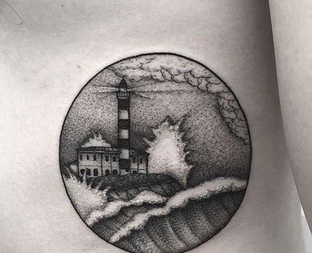点刺侧腰海浪灯塔纹身图案