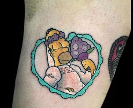 New School大臂辛普森纹身图案