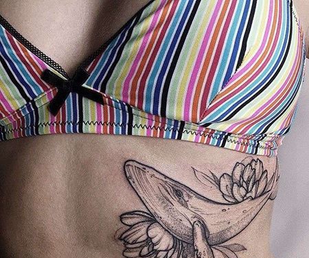 点线侧腰鲸鱼纹身图案