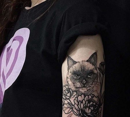 New School大臂猫花卉纹身图案