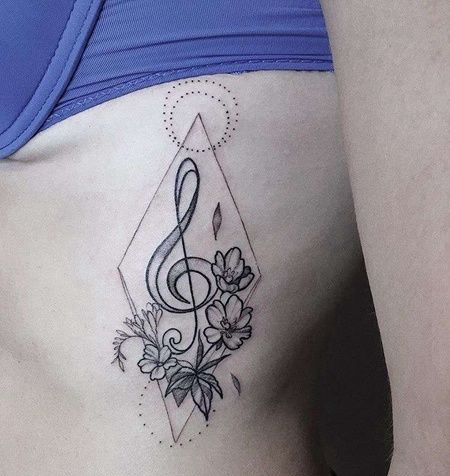 New School侧腰音符花卉纹身图案