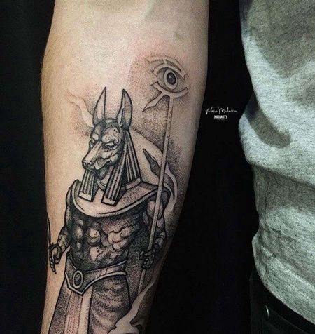 New School小臂荷鲁斯纹身图案