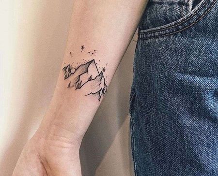 小臂山纹身图案