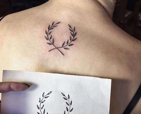 New School后背叶子纹身图案