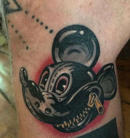 New School小腿米老鼠纹身图案